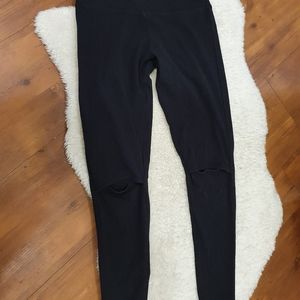 Victoria's Secret Victoria Sport leggings size Small in black.